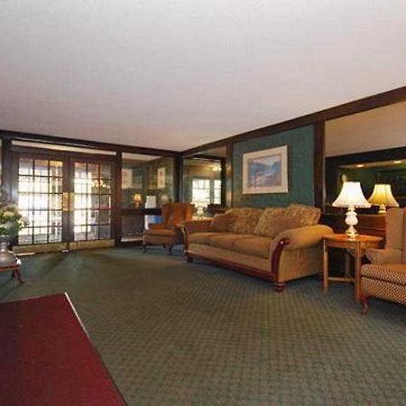 Quality Inn And Suites North Columbus Interior photo